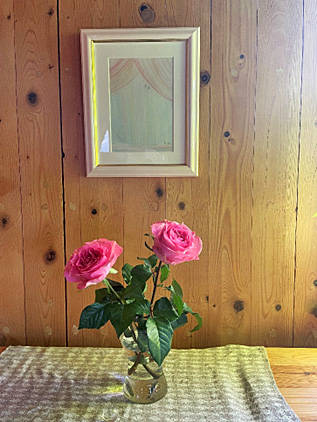 画像：小谷野さんが壁に掛けた絵